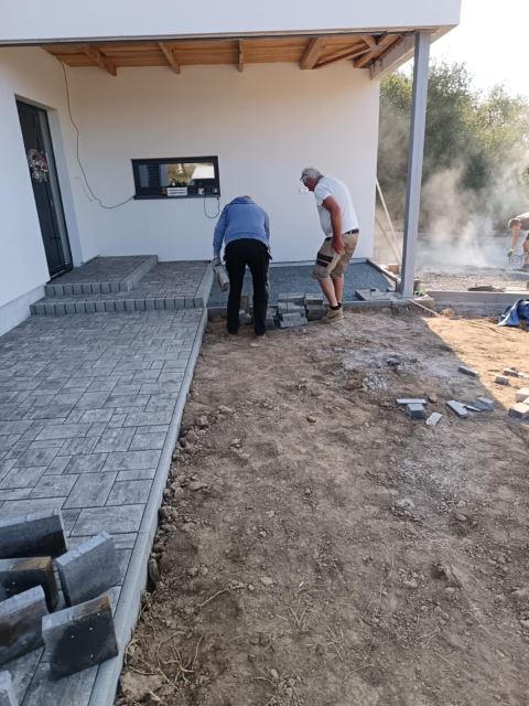 4df83679 313a 418a b440 09be570854af Male